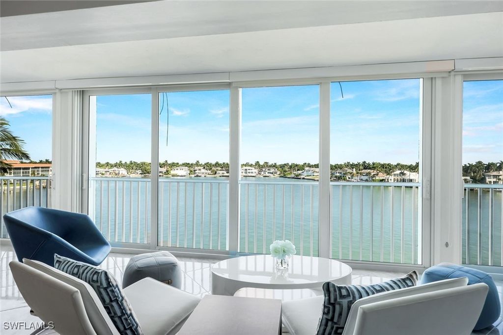 2750 Gulf Shore BLVD N 402, Naples, FL 34103