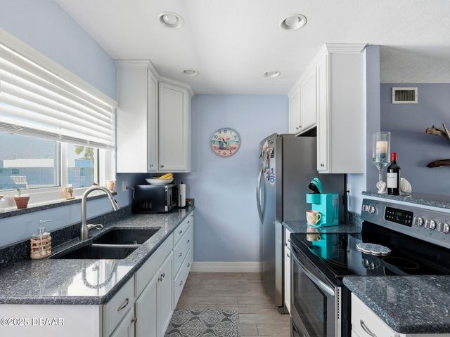 335 N Causeway Apt F24, New Smyrna Beach, FL 32169