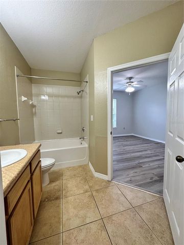 10023 COURTNEY PALMS BOULEVARD 101, Tampa, FL 33619