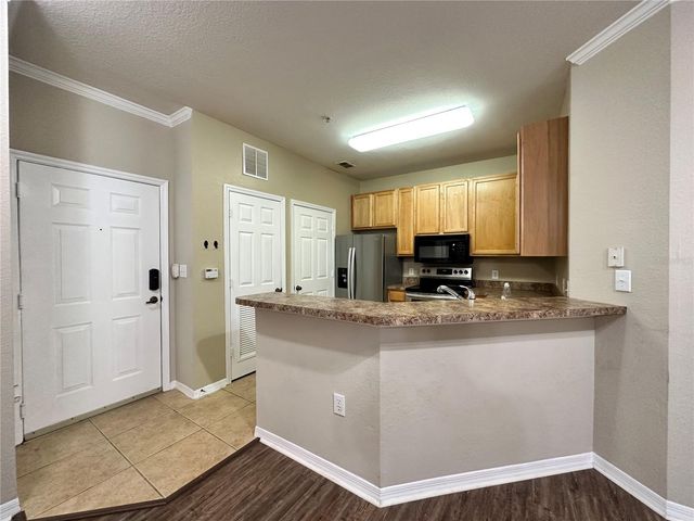 10023 COURTNEY PALMS BOULEVARD 101, Tampa, FL 33619