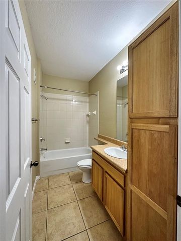 10023 COURTNEY PALMS BOULEVARD 101, Tampa, FL 33619