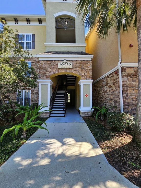 10023 COURTNEY PALMS BOULEVARD 101, Tampa, FL 33619