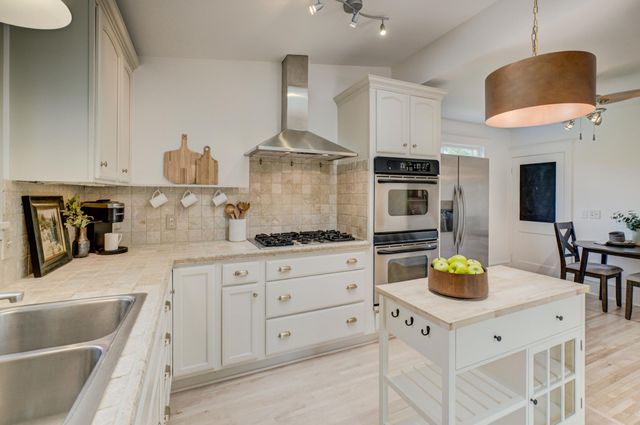 1850 Birch Lake Avenue, White Bear Lake, MN 55110