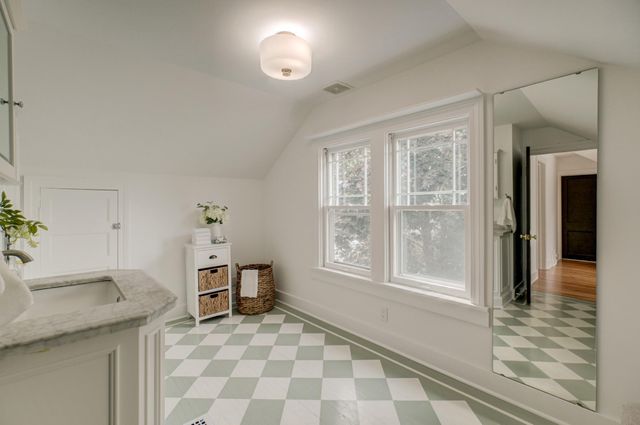 1850 Birch Lake Avenue, White Bear Lake, MN 55110
