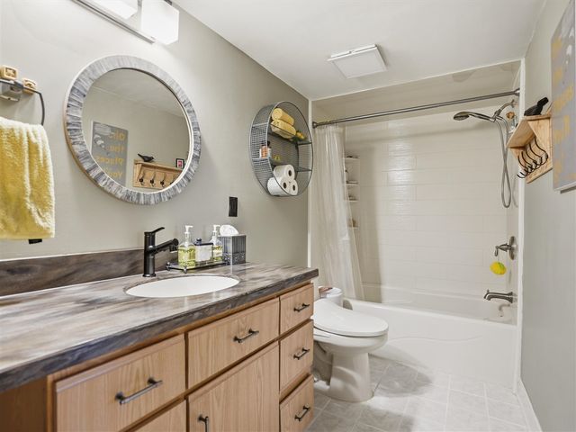 1265 S Maple Road 206, Ann Arbor, MI 48103