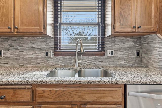 2116 Tamarron Terrace, Manhattan, KS 66502