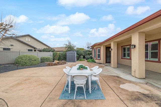 2498 Pepper Tree Ln, Manteca, CA 95336