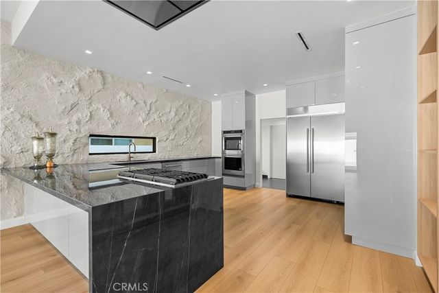 14145 Weddington, Los Angeles, CA 91401