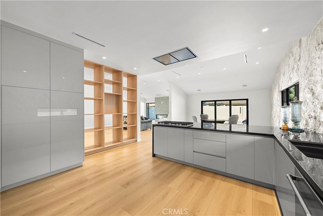 14145 Weddington, Los Angeles, CA 91401