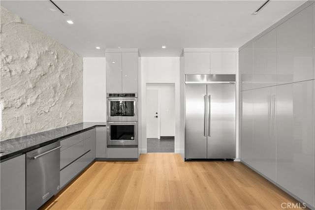14145 Weddington, Los Angeles, CA 91401