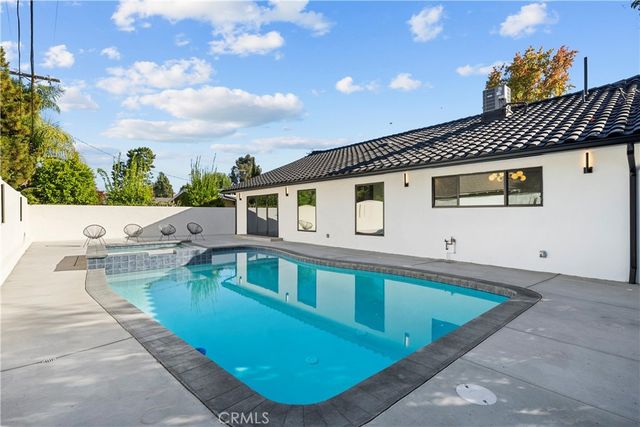 14145 Weddington, Los Angeles, CA 91401
