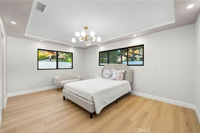 14145 Weddington, Los Angeles, CA 91401