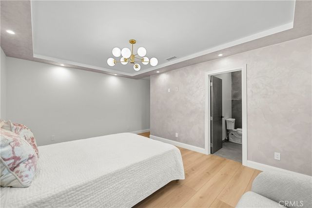 14145 Weddington, Los Angeles, CA 91401