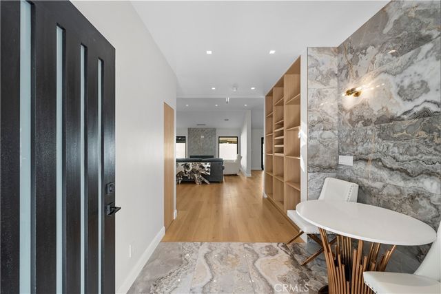 14145 Weddington, Los Angeles, CA 91401