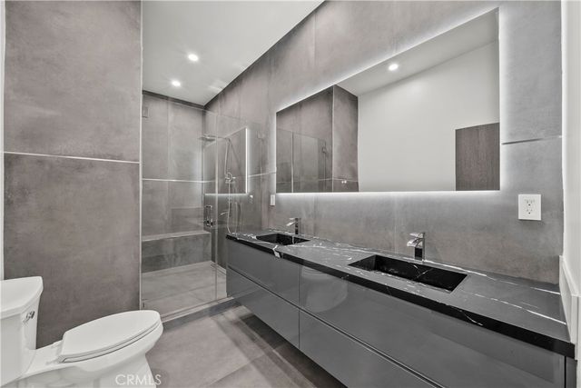 14145 Weddington, Los Angeles, CA 91401