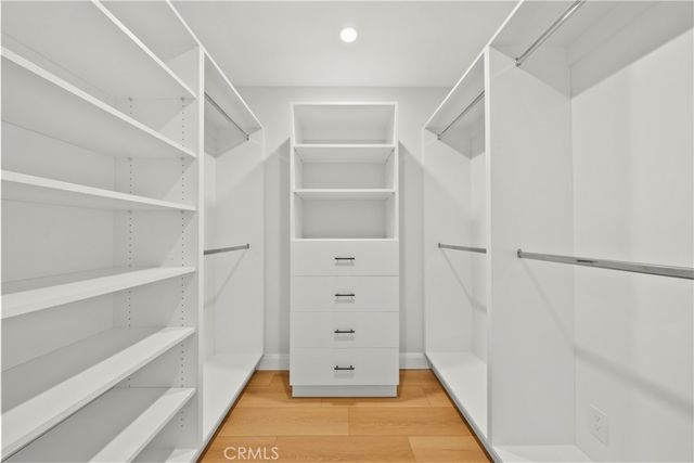 14145 Weddington, Los Angeles, CA 91401