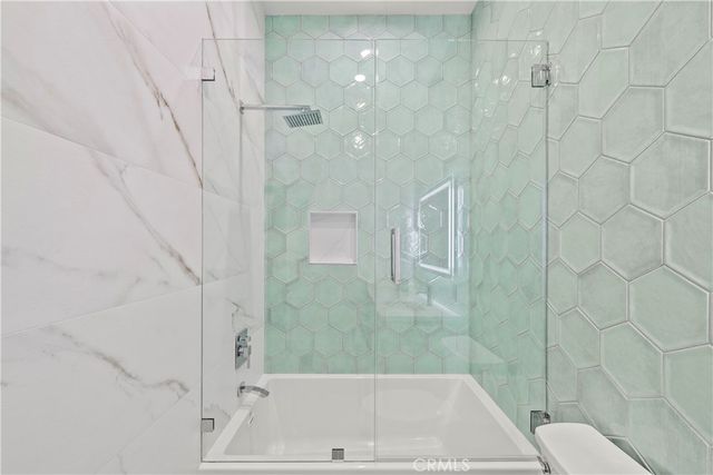 14145 Weddington, Los Angeles, CA 91401
