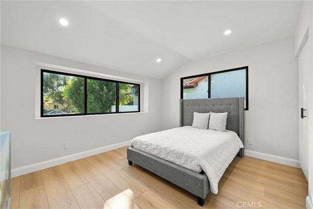 14145 Weddington, Los Angeles, CA 91401