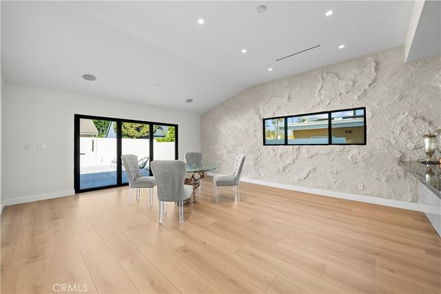 14145 Weddington, Los Angeles, CA 91401