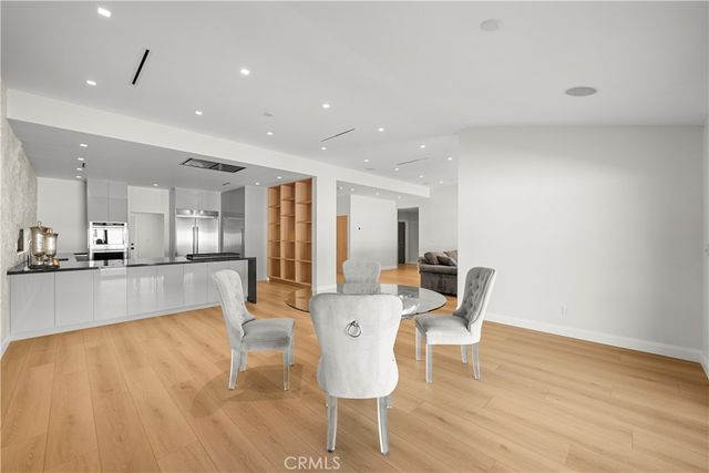 14145 Weddington, Los Angeles, CA 91401
