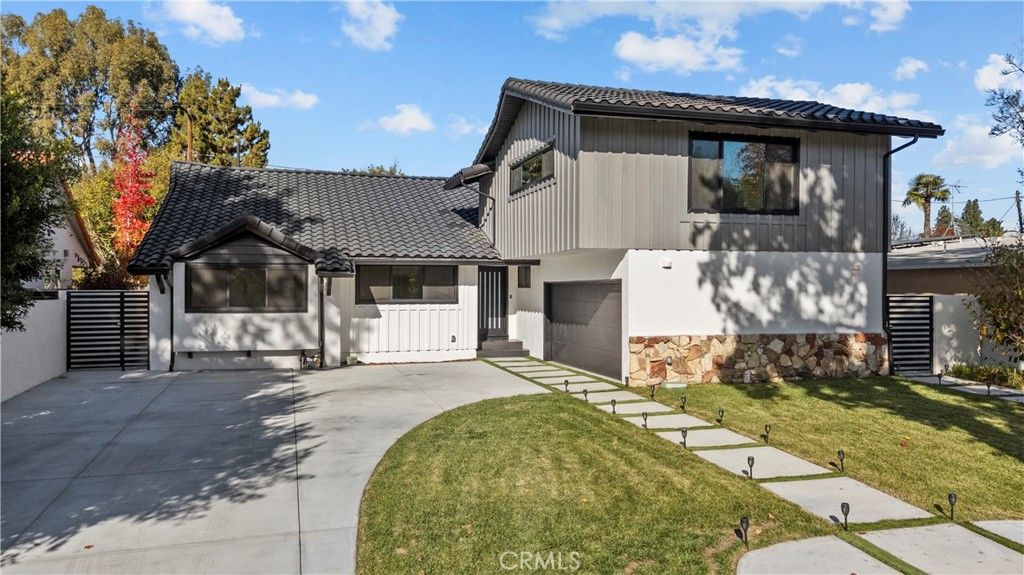 14145 Weddington, Los Angeles, CA 91401
