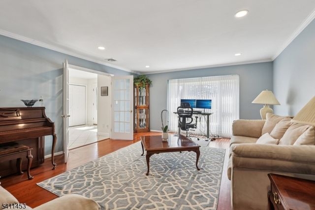 24 Manor Ln, Parsippany-troy Hills Twp., NJ 07950