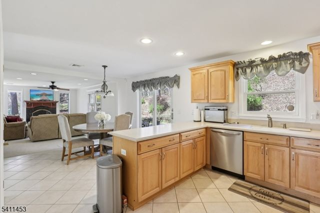 24 Manor Ln, Parsippany-troy Hills Twp., NJ 07950