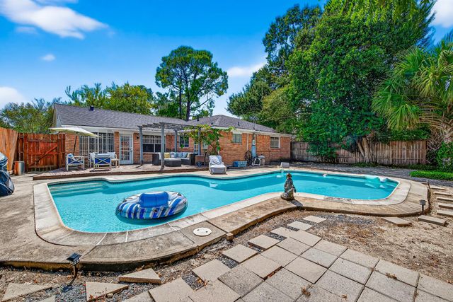 9402 Meadowcroft Drive, Houston, TX 77063