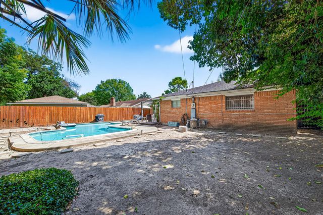 9402 Meadowcroft Drive, Houston, TX 77063