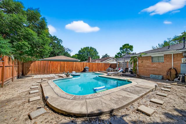 9402 Meadowcroft Drive, Houston, TX 77063
