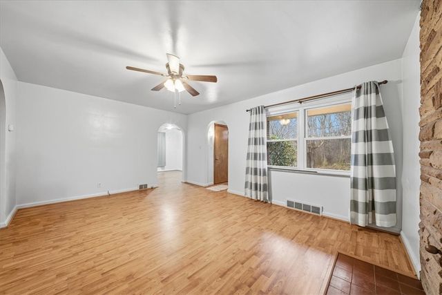 828 Dearborn St, Harmony Twp, PA 15005