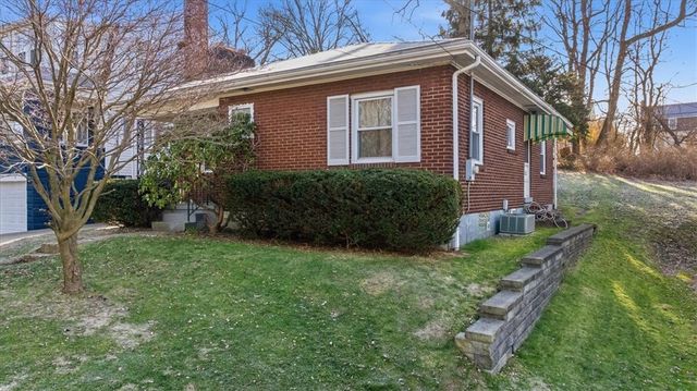 828 Dearborn St, Harmony Twp, PA 15005