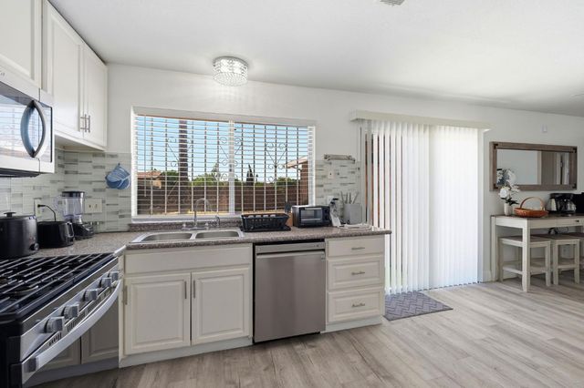 832 W 8th St, Stockton, CA 95206