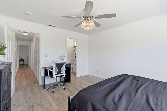 832 W 8th St, Stockton, CA 95206