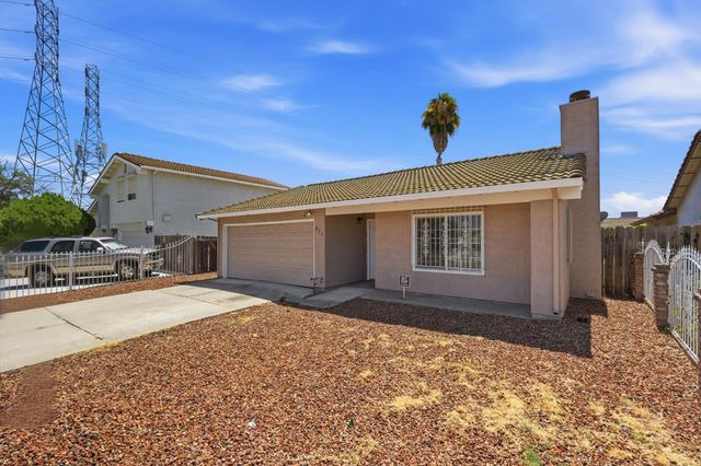 832 W 8th St, Stockton, CA 95206