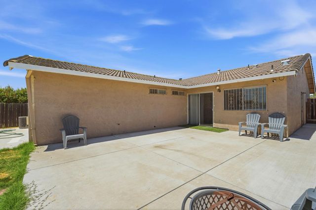 832 W 8th St, Stockton, CA 95206