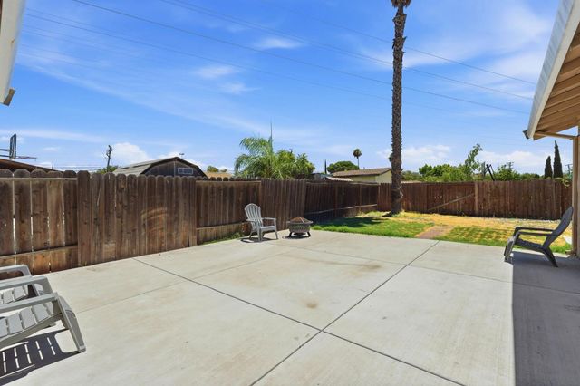 832 W 8th St, Stockton, CA 95206