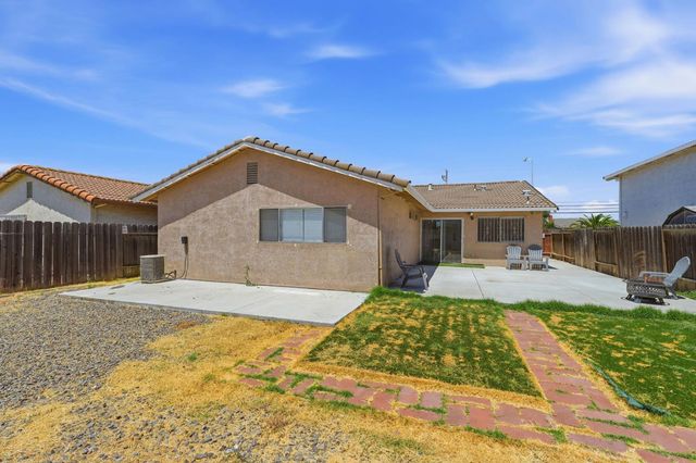 832 W 8th St, Stockton, CA 95206