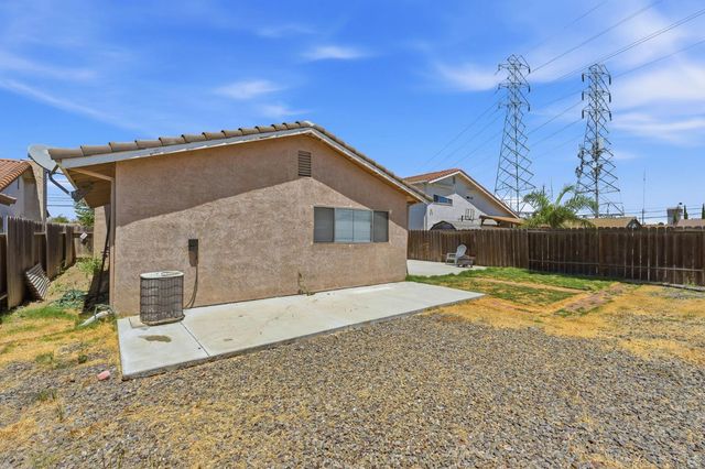 832 W 8th St, Stockton, CA 95206