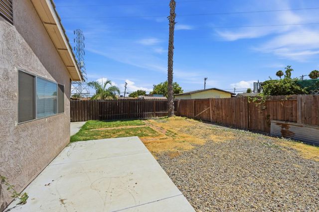 832 W 8th St, Stockton, CA 95206