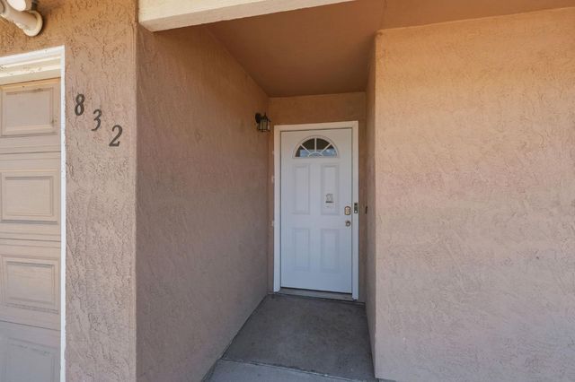 832 W 8th St, Stockton, CA 95206