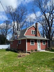34 Hurlbutt Road, Ledyard, CT 06335
