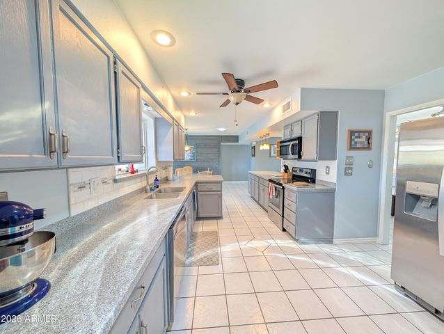 10214 W CLAIR Drive, Sun City, AZ 85351