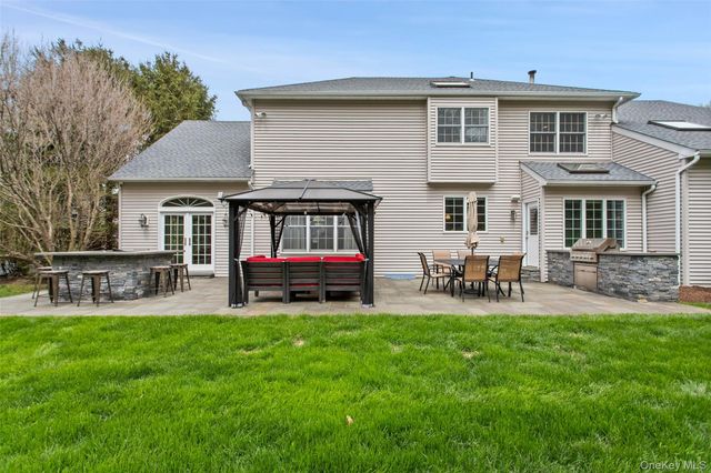 10 Kipps Court, Somers, NY 10589