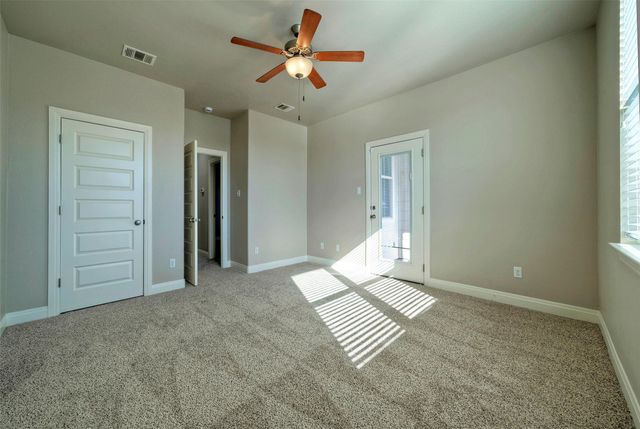 700 Applewood DR E, Pflugerville, TX 78660