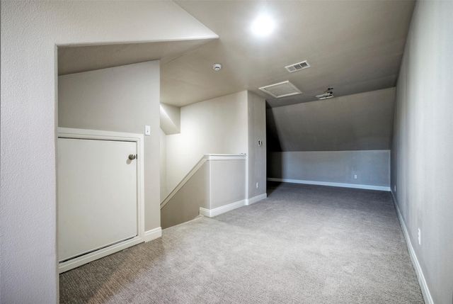 700 Applewood DR E, Pflugerville, TX 78660