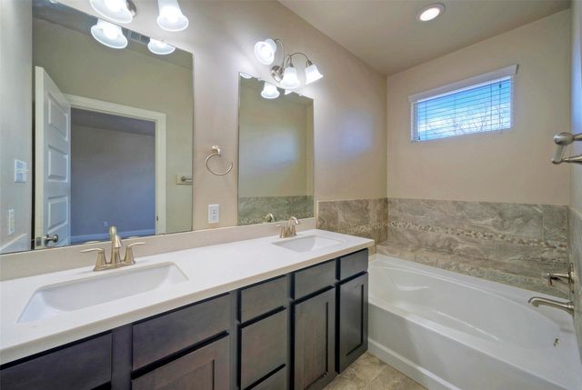 700 Applewood DR E, Pflugerville, TX 78660