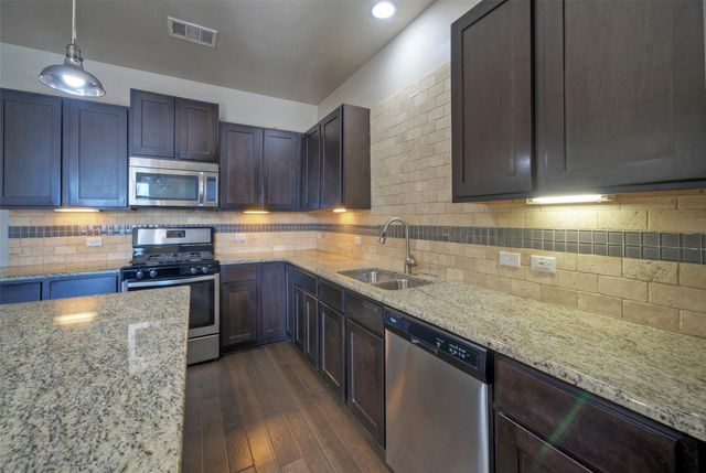 700 Applewood DR E, Pflugerville, TX 78660