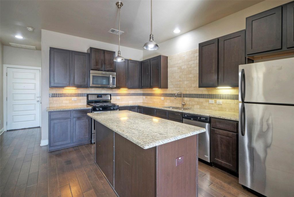 700 Applewood DR E, Pflugerville, TX 78660