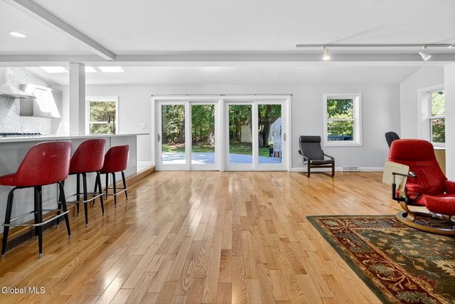 3 N Chestnut Hill Road, Colonie, NY 12211